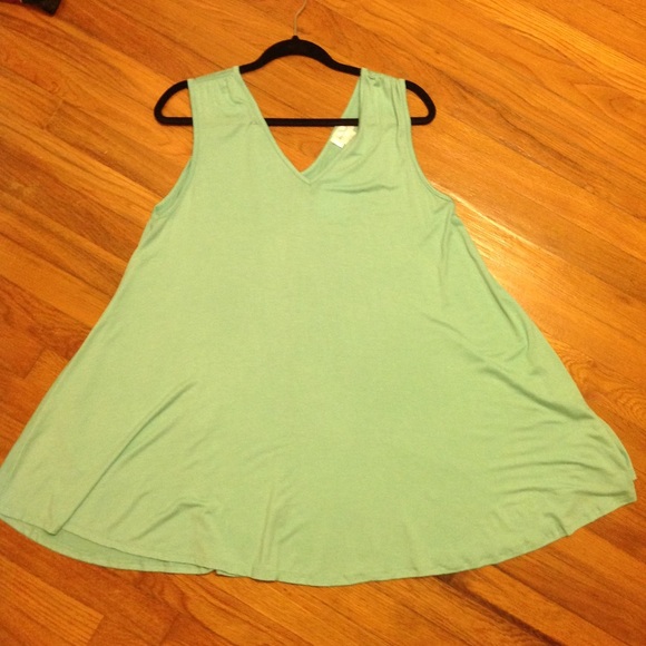 🌷Plus size V-neck tunic🌷 - Picture 6 of 8